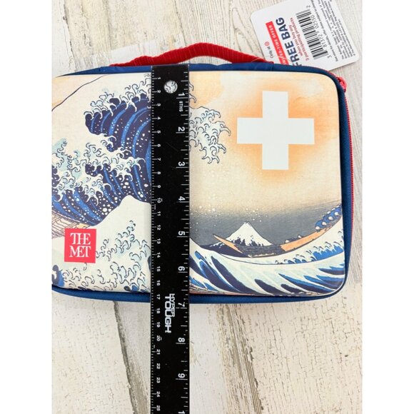 NEW Target Band-Aid First Aid Kit Case The Met The Great Wave Kanagawa NEW - Picture 8 of 8